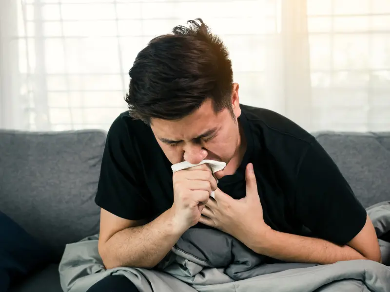 Persona con molestia en el pecho afectado por silicosis